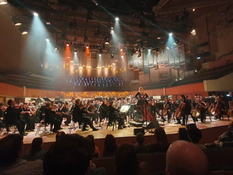 Eímear Noone dirigiert die größten Orchester der Videospiel-Branche.